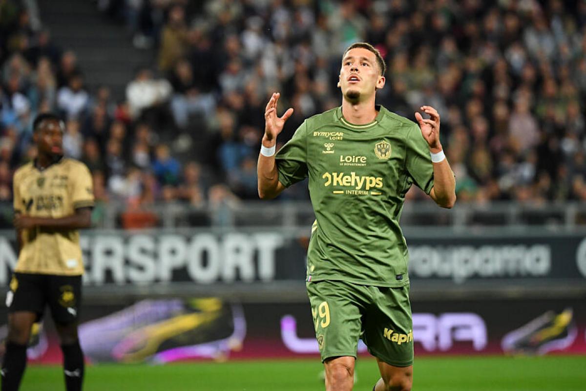découvrez l'actualité du transfert de lucas stassin et son avenir à l'asse. analyse, rumeurs et détails exclusifs sur ce transfert long de l'attaquant.