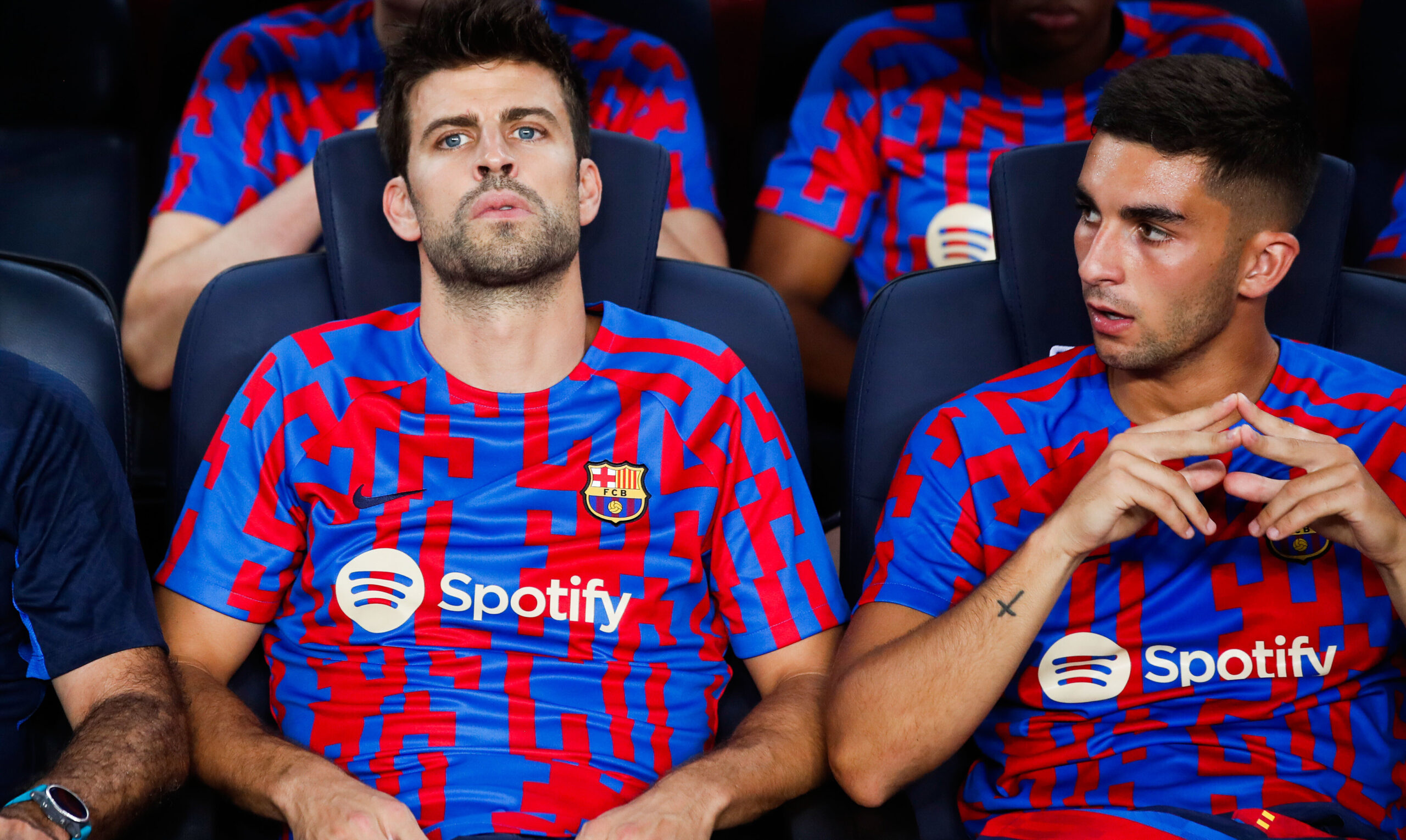 découvrez les détails du mercato de liverpool avec 9 départs majeurs qui annoncent un été de renouveau et de transformation pour le club.