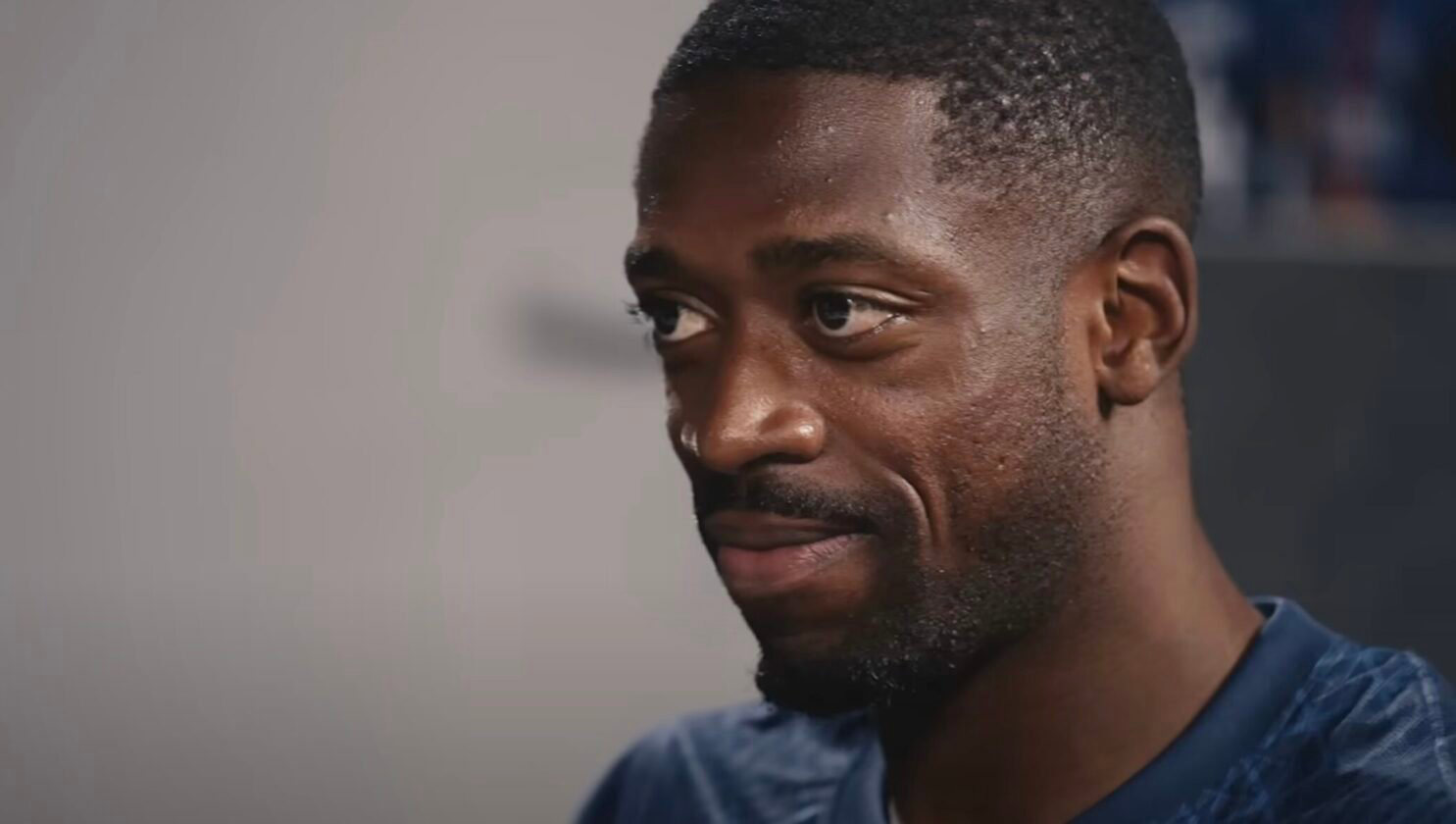 dembélé demande un salaire annuel de 60 millions d'euros, une prétention jugée irréaliste par les experts du football.