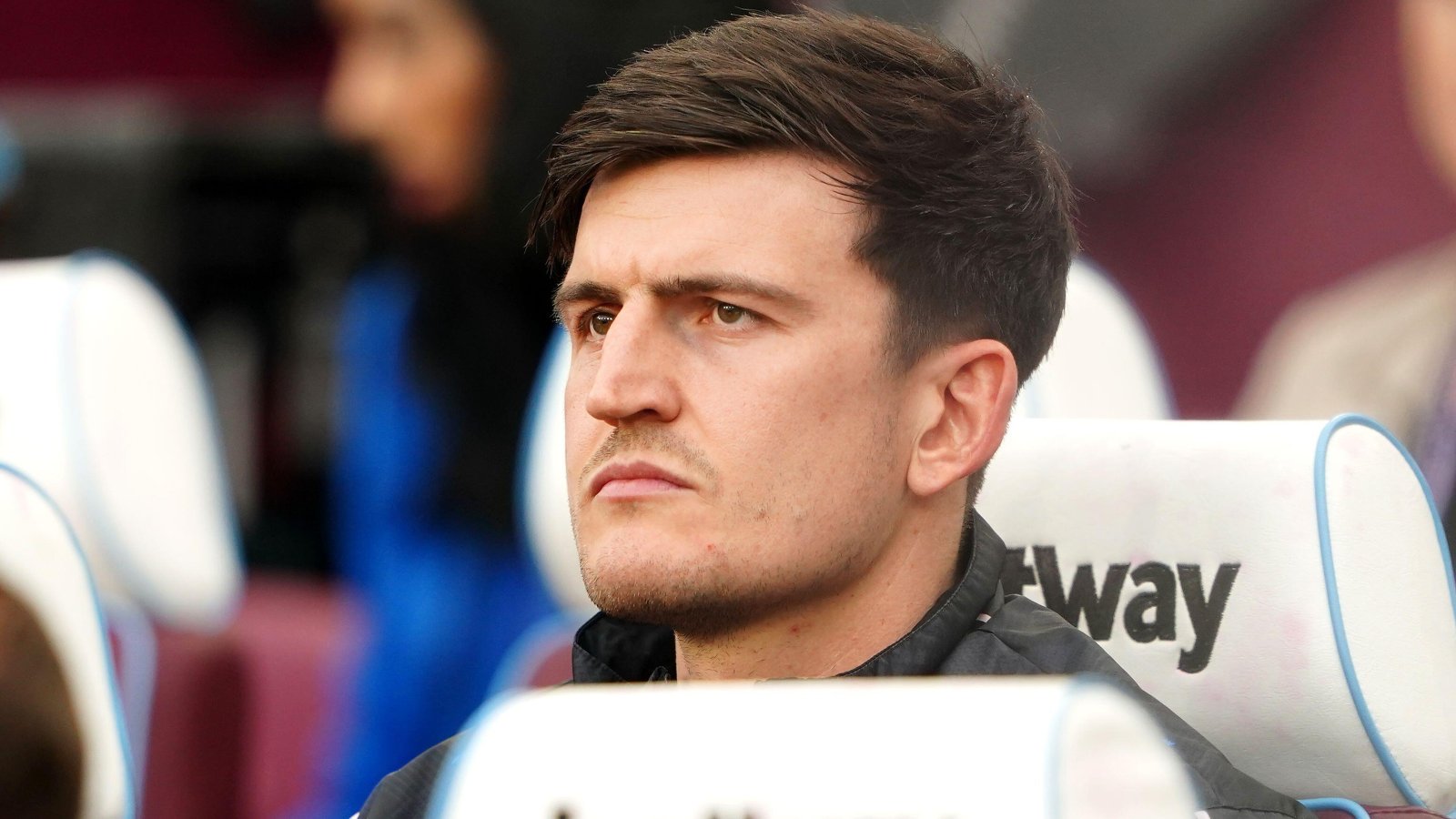 harry maguire prolonge son contrat avec manchester united jusqu'en 2027, confirmant son engagement avec le club anglais pour les prochaines saisons.