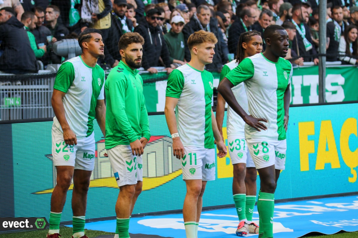 découvrez l'offensive décisive de l'asse pour recruter un joueur renommé et renforcer son équipe cette saison.