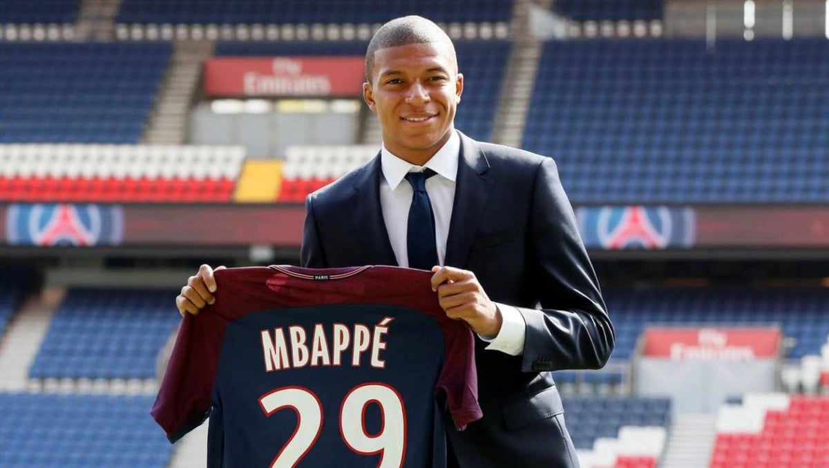 découvrez les transferts les plus marquants du football, analyses et impacts des mouvements clés dans le monde du ballon rond.