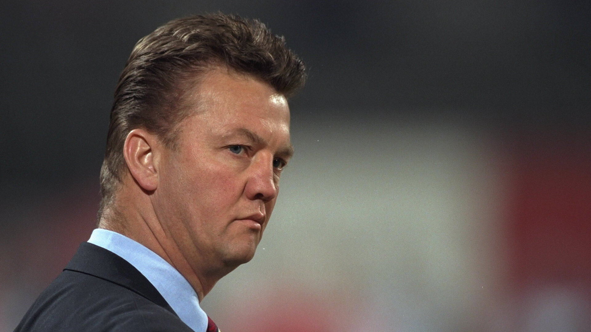 découvrez comment louis van gaal a bloqué un transfert majeur de l'ajax, impactant le mercato et l'avenir du club.
