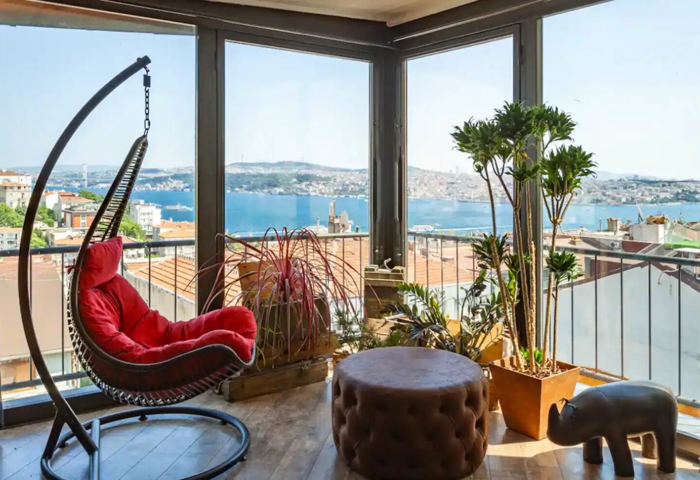 découvrez comment airbnb utilise l'ia pour optimiser les navettes aéroport et proposer des expériences uniques pendant la coupe du monde.