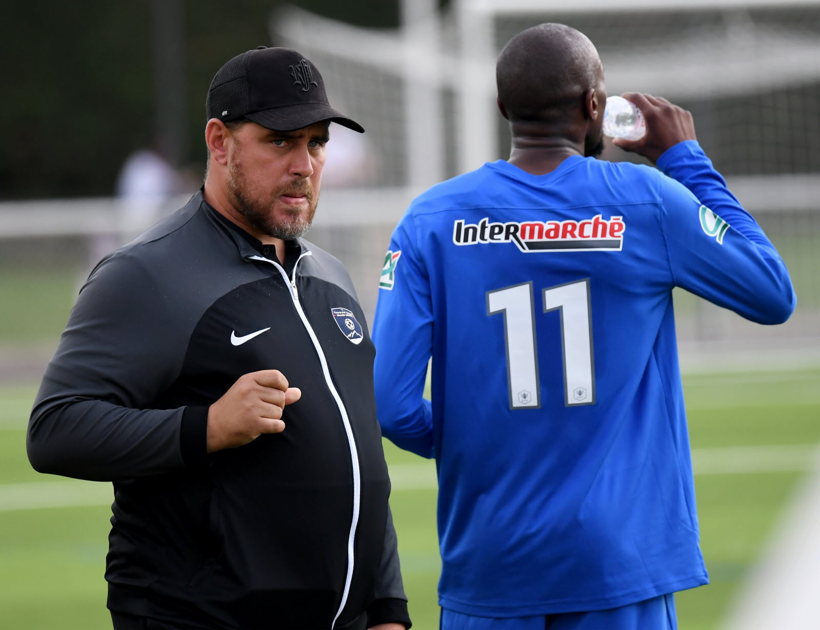 annonce du décès de bryan bergougnoux, ancien joueur de l'olympique lyonnais, à l'âge de 43 ans. retour sur sa carrière et son impact dans le football.