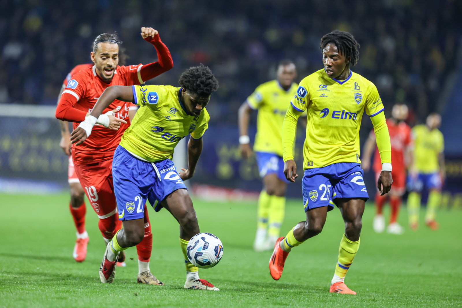 elson mendes quitte le fc sochaux : découvrez les raisons de son départ et les prochaines étapes de sa carrière.