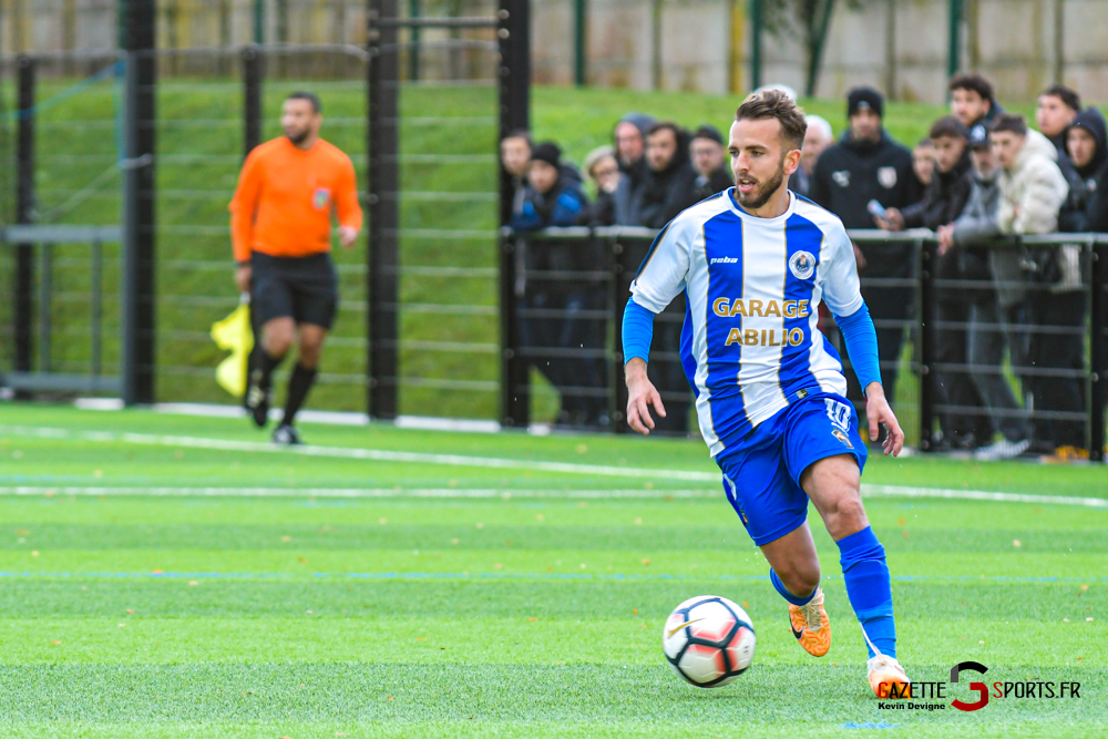 le club portugais d’amiens en football régional 2 voit sa licence retirée suite à des irrégularités, impactant la compétition locale.