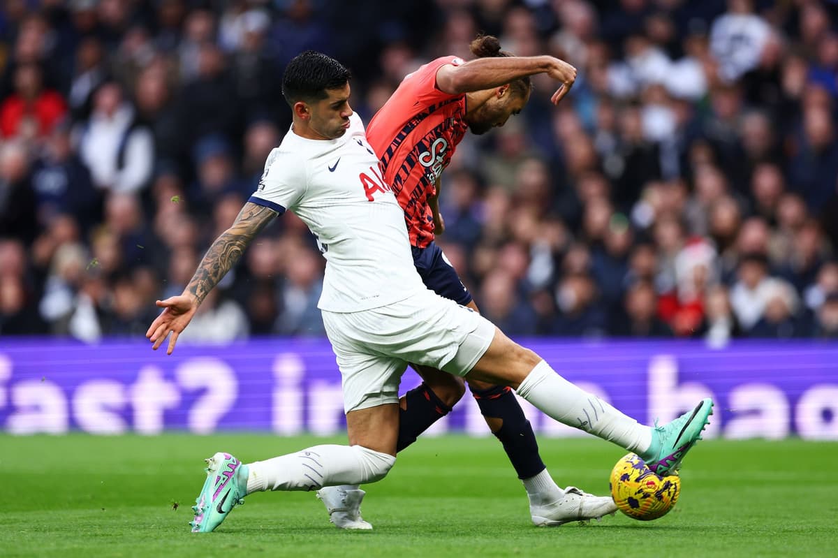 découvrez les dernières informations sur l'avenir incertain de romero et van de ven à tottenham, entre transferts possibles et décisions du club.