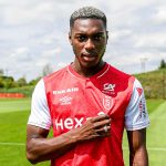 découvrez le premier grand recrutement du stade de reims avec un investissement de 4,5 millions d'euros, une étape clé pour renforcer l'équipe cette saison.