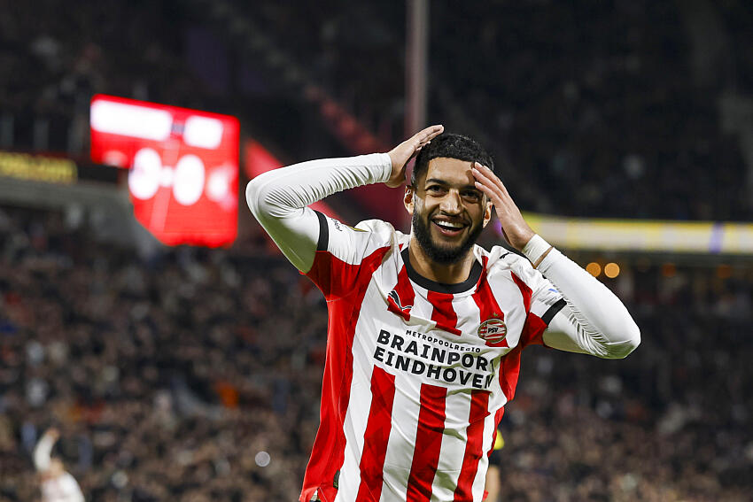 découvrez la réponse du buteur de l'om à benatia lors du mercato, retour sur les échanges et perspectives pour l'équipe.