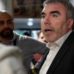 hoeneß critique vivement d'anciens récits qui s'éloignent des véritables valeurs et réalités du football.