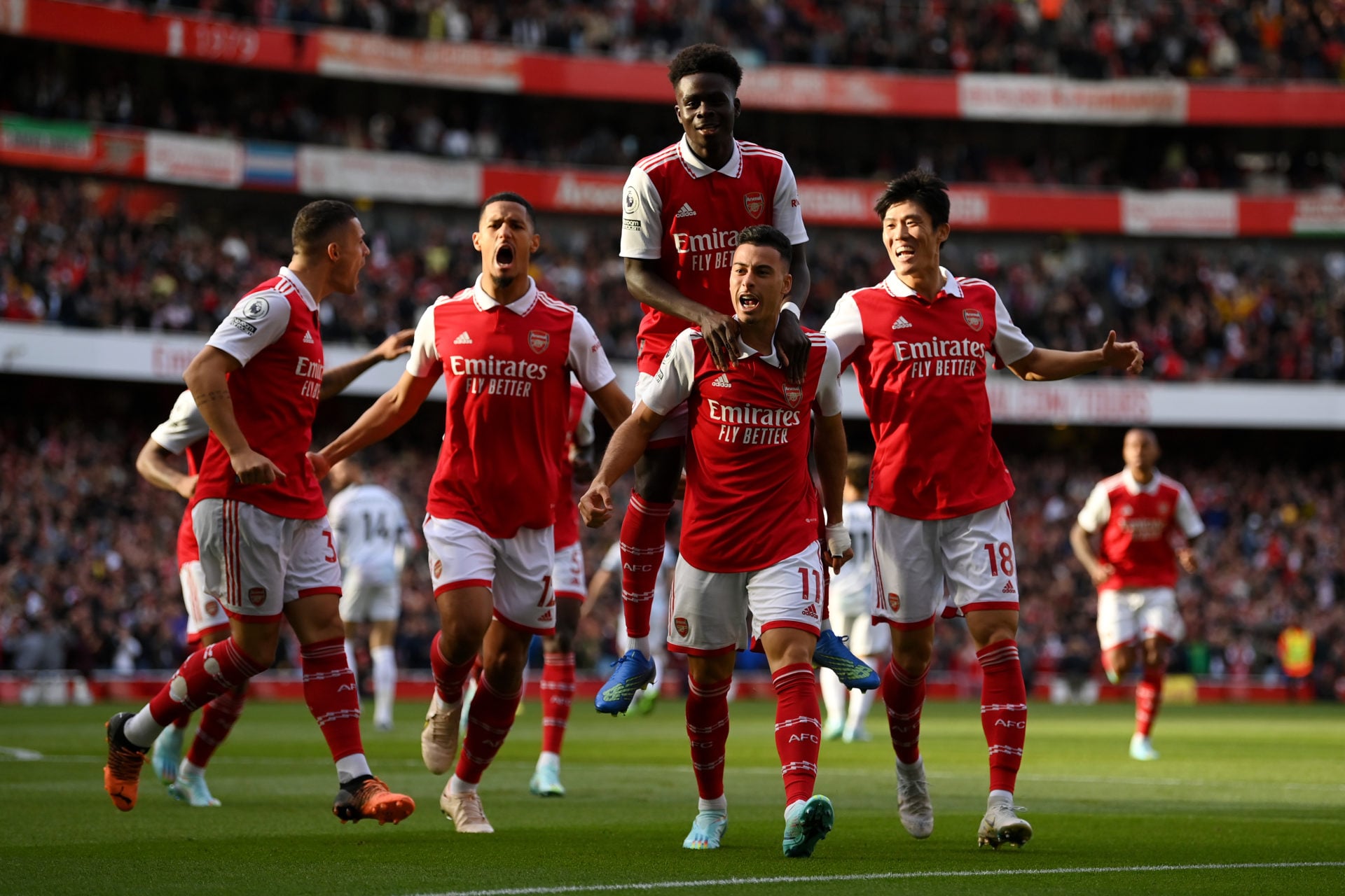 arsenal cible un ancien latéral de manchester pour renforcer sa défense lors du prochain mercato.